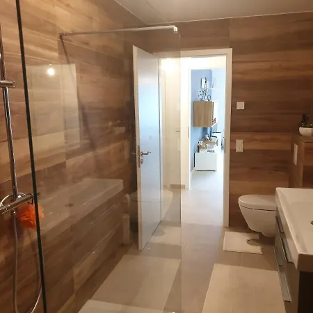 Apartment Cozy Emerald Steinsel